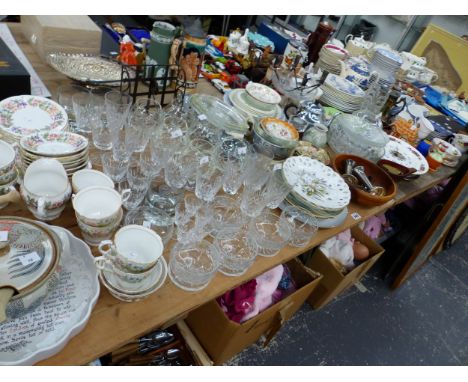 A PARAGON TEA SERVICE, VARIOUS OTHER TEA AND DINNER WARES, ORNAMENTAL CHINA ETC. 