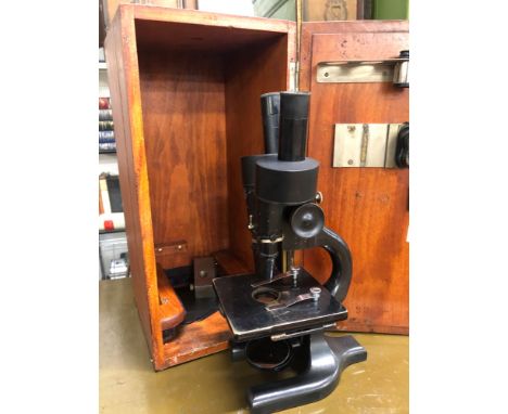 A VINTAGE CASED MICROSCOPE 