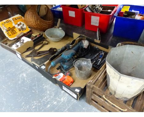 A QUANTITY OF TOOLS VARIOUS VINTAGE MECCANO ETC 