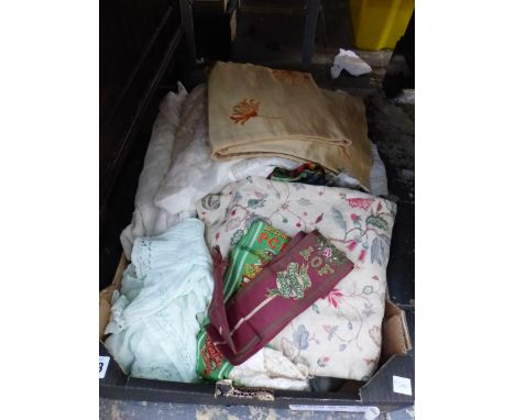 A QUANTITY OF VINTAGE TEXTILES AND COSTUME 