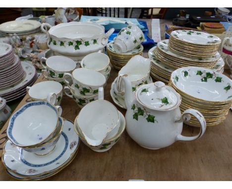 A COLCLOUGH DINNER AND TEA SERVICE 