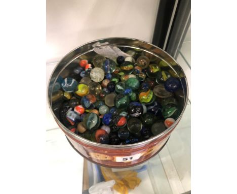A COLLECTION OF VINTAGE MARBLES. 