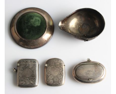 A collection of items, to include two early 20th Century hallmarked silver vesta cases, a hallmarked silver snuff box, a hall