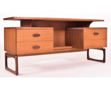 R. Bennett x G-Plan - E. Gomme - G-Plan - Quadrille Range - a retro mid 20th century circa 1960s teak writing office desk. Th