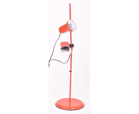 A vintage 1970s floor standing / standard lamp light. The lamp having adjustable rise and fall twin spot light lamps each wit