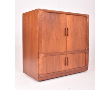 Dyrlund of Denmark - A retro mid 20th century 1960s teak TV media cabinet / drinks cocktail unit having a large sliding tambo