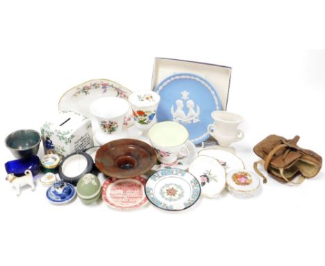 A group of various named and other ceramics, to include a Coalport Paddington Bear money box, Wedgwood Collectors plate, Coal