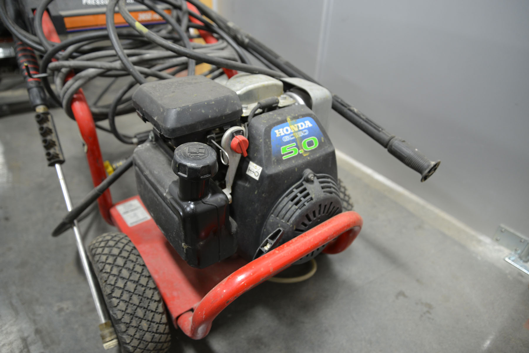 TROY BILT 2,450 MAX PSI PRESSURE WASHER, 2.5 GALLONS PER MINUTE, 5 HP HONDA GC160 GAS ENGINE, ENG