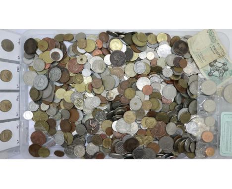 A large collection of world coins and UK commemoratives. P&amp;P Group 1 (£14+VAT for the first lot and £1+VAT for subsequent