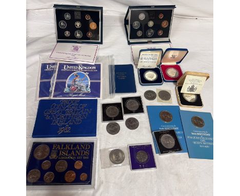 A quantity of Great Britain coinage to include 1982 Proof Collection, 1983 Proof Collection, 1984 Proof Collection, 2 x 1984 