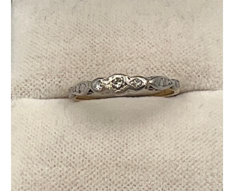 An 18 carat and platinum ring set with diamond chips, size I, weight 1.6gm. 