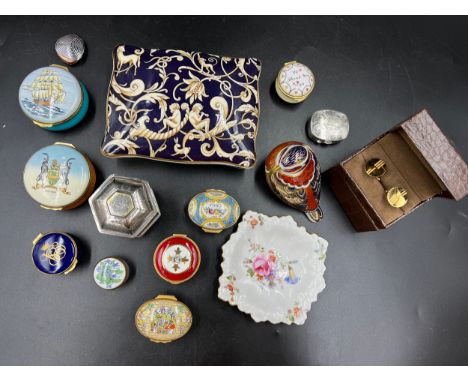 Miscellaneous ceramics etc to include Royal Crown derby dish, Royal Crown Derby bird paperweight, Crummles enamel box, cuffli