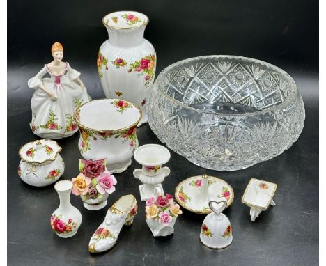 A good quality heavy cut glass bowl approx. 27cm diameter x 14.5cm h, together with a quantity of Royal Albert Country Roses 