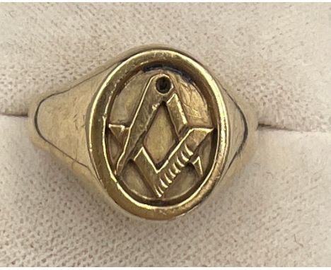 A 9 carat gold Masonic ring, size T. Weight 10gm. 