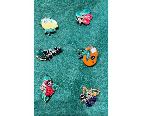 Six various Robertsons fruit ‘Golly badges, all marked Miller Ltd. Branson St. B’ham. These items are listed on the basis the