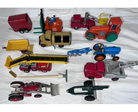 Corgi and Dinky diecast vehicles to include a Corgi Jeep FC-150, Corgi Street Lamp, Dinky Coventry Climax Fork Lift Truck, Co