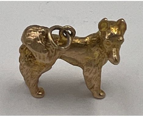 A 9 carat dog charm on a 9 carat gold suspension ring. Weight 7.3gm. 