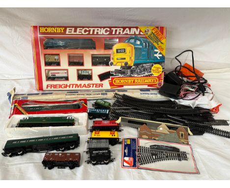 A collection of Hornby to include an R578 boxed Electric Trains Freightmaster, R432, S.R. Coach Brake 3rd, R758 D7063 Class 3