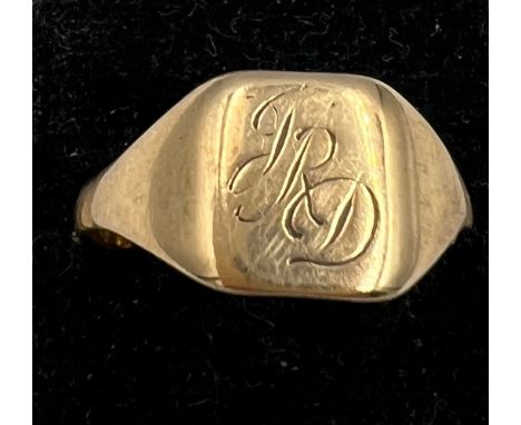 A 9 carat gold signet ring. Weight 2.4gm. 