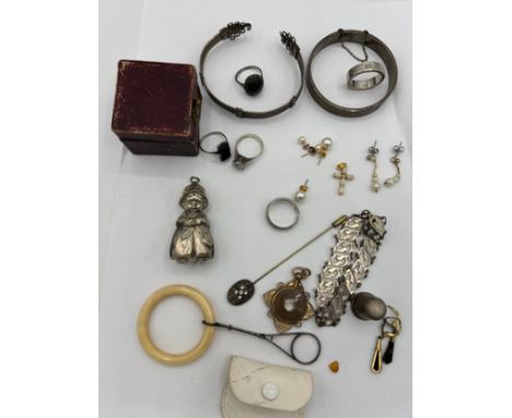 A quantity of silver and other jewellery to include earrings, bangles, thimble, locket etc. 