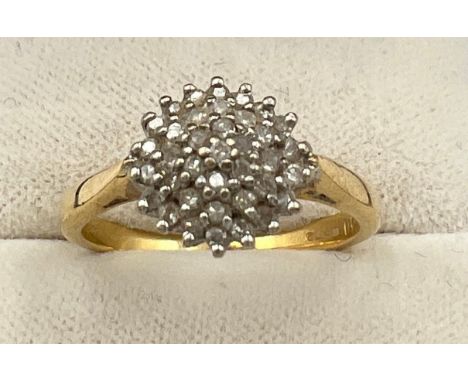 An 18 carat gold ring set with diamonds, size O, weight 4.3gm. 