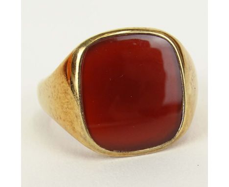 Man's Vintage 10 Karat Yellow Gold and Carnelian Ring. Signed 10K. Good condition. Ring size 10. Approx. weight: 5.80 pennywe
