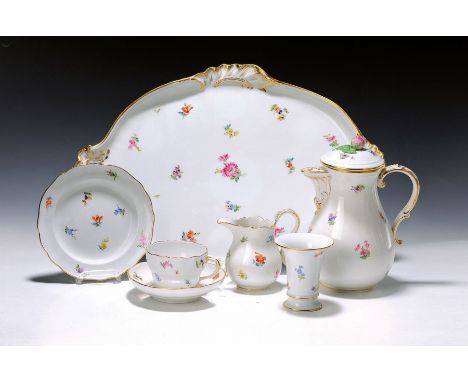 Kaffeeservice, Meissen, um 1890,  Porzellan, gestreute Blümchen, Neuer Ausschnitt, Goldrand, Kaffeekanne (Deckelblume l. best