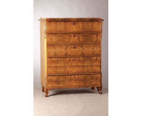 Chiffoniere/Hochkommode, deutsch um 1850,  helles Mahagonifurnier, fünfschübig, Schellackpolitur, ca.100x49x122 cm, EZ 2, ca.