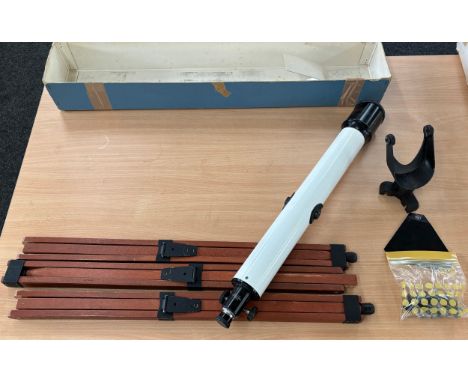 Solux 15x30x45 telescope and tripod 
