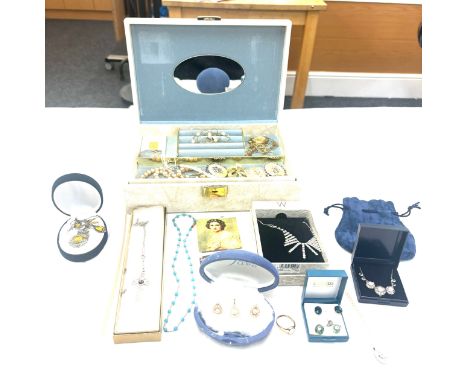 Large selection of vintage and later costume jewellery 