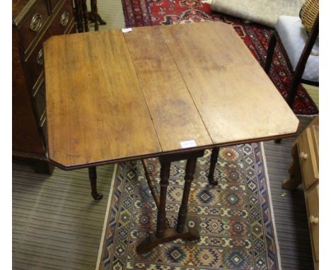A LATE 19TH CENTURY MAHOGANY SUTHERLAND TYPE TABLE on ring turned legs 