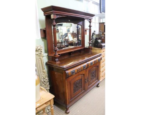 A LATE 19TH / EARLY 20TH CENTURY WALNUT FINISHED MIRRORED BACK SIDEBOARD UNIT with twin reeded column uprights, and single di