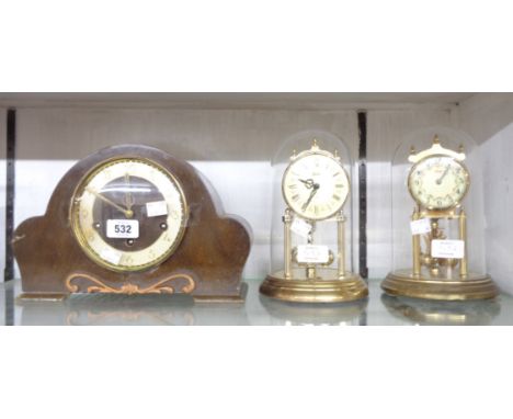 A vintage oak cased mantle clock with eight day chiming movement - sold with two vintage anniversary clocks, both with perspe