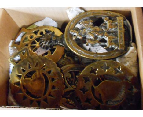 A box containing a small quantity of horse brasses - sold with a vintage John Peel form door knocker