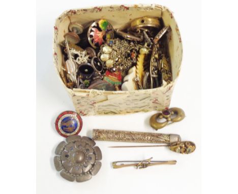 A small box containing old jewellery items and a filigree compact case, etc.