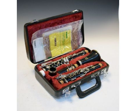 Yamaha YCL-26II clarinet, cased Condition: While we have not played the clarinet it looks well looked after, just some age an
