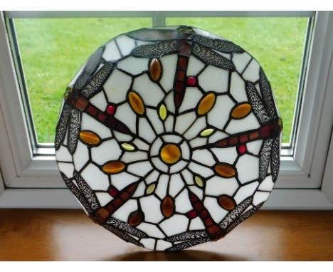 A Tiffany style dragonfly decor ceiling lamp shade, approx. 11.75in diameter