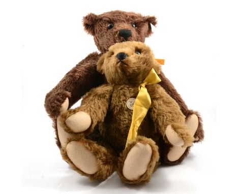 Two Steiff Germany teddy bears, including brown jointed bear, limted edition 397/300, with growler, 53cm; 1909 Classic Teddyb