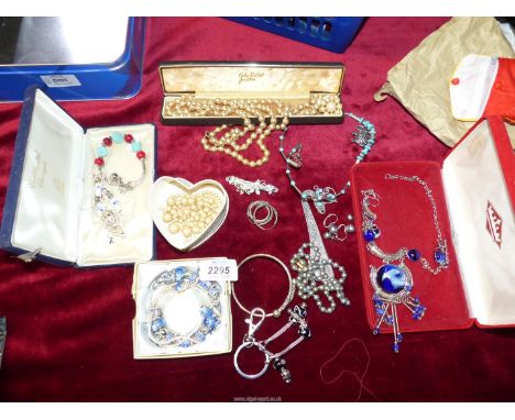 A small quantity of costume jewellery including boxed necklace and earring set with blue glass insets, Eastern metal bangle, 