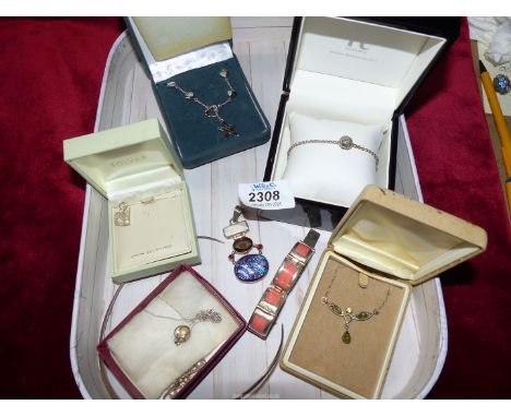 A quantity of 925 silver jewellery including pendant, Solvar sterling silver harp necklace and chain, bangle etc.