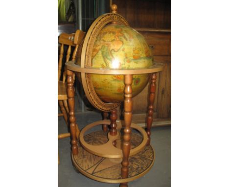 Reproduction drinks trolley in the form of a globe.(B.P. 24% incl. VAT)