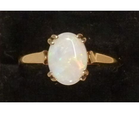 9CT GOLD RUBY SET CABOCHON OPAL, LONDON 1992 (1.1g GROSS)