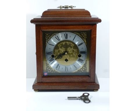 WOODFORD MANTEL CLOCK WITH A BRASS DIAL ENCLOSING A GERMAN THREE TRAIN MOVEMENT, IN A MAHOGANY CASE (H: 25 cm)