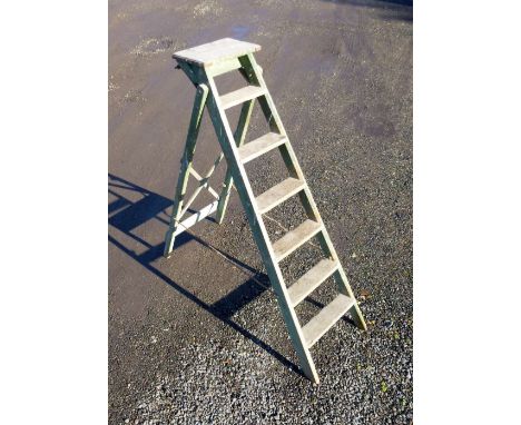 VINTAGE GREEN PAINTED 6 STEP PINE STEP LADDER (H: 136.5 cm)