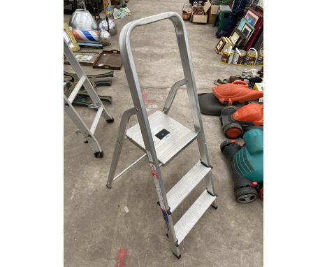 A TWO RUNG ALLUMINIUM STEP LADDER 