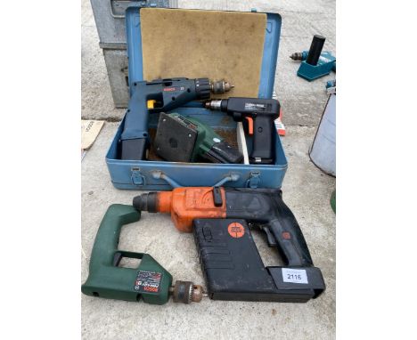 AN ASSORTMENT OF POWER TOOLS TO INCLUDE DRILLS AND A SANDER ETC 