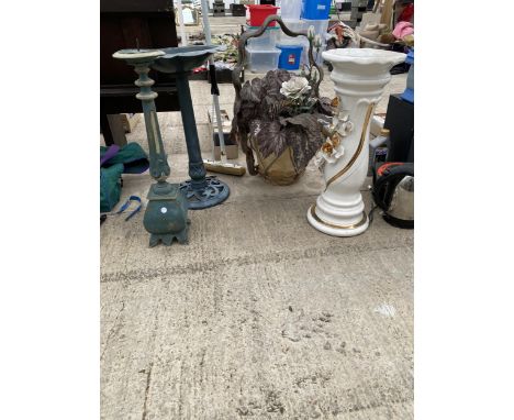 AN ASSORTMENT OF ITEMS TO INCLUDE A CERAMIC JARDINAIRE STAND, A PLASTIC BIRDBATH AND A CANDLESTICK ETC 
