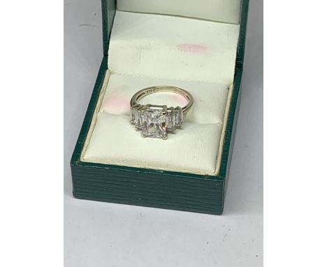 A 9 CARAT WHITE GOLD RING WITH FIVE RECTANGULAR CUBIC ZIRCONIAS SIZE K/L IN A PRESENTATION BOX 