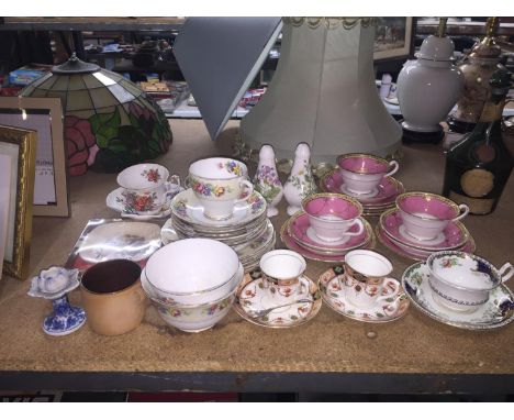 A QUANTITY OF VINTAGE CHINA CUPS, SAUCERS AND PLATES TO INCLUDE ROYAL STANDARD, VICTORIAN, ETC 