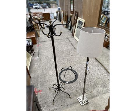 A MODERN POLISHED METALWARE STANDARD LAMP COMPLETE WITH SHADE, TUBULAR METAL COAT AND HAT STAND AND METALWARE FRAME 